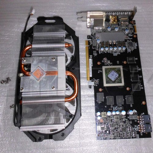 Gigabyte Radeon R9 270 OC - IMG_0653_rozberanej