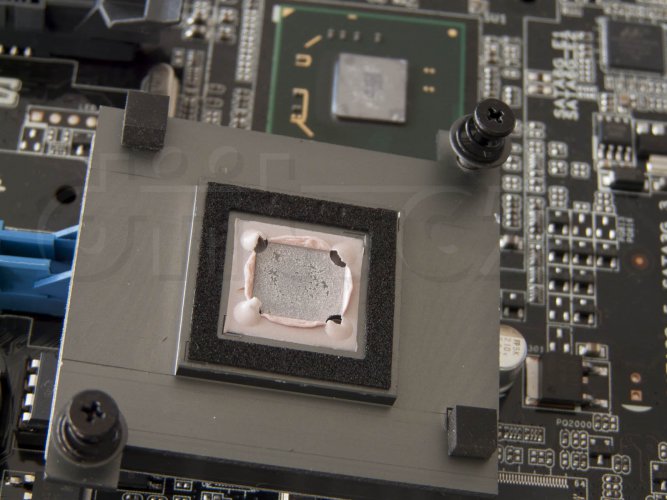ASUS P8Z77 WS - chlazení čipsetu Intel Z77