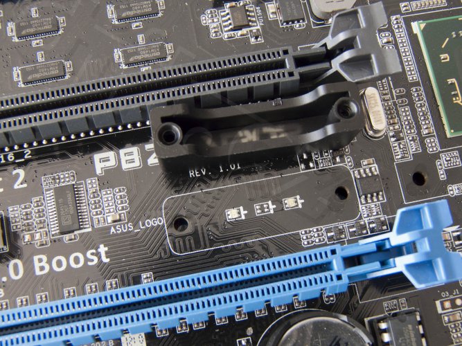 ASUS P8Z77 WS - LEDky pod logem ASUS