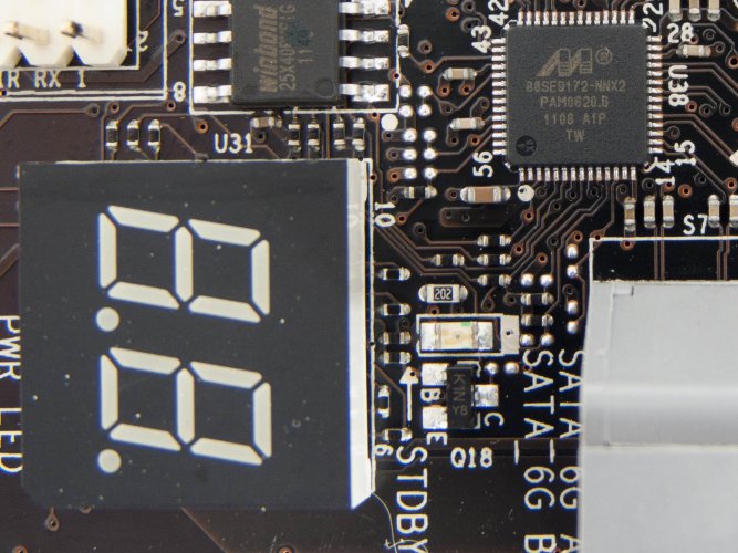 Intel Desktop Board DZ77GA-70K - Marvell 88SE9172 - SATA porty + POST diag displej Intel Desktop Board DZ77GA-70K - Marvell 88SE9172 - SATA porty + POST diag displej