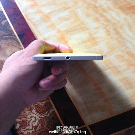 Lumia 830 Top Wide 0