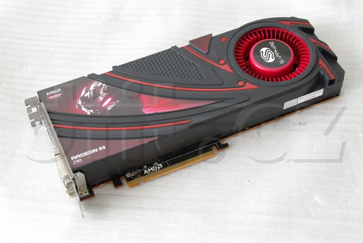 Sapphire Radeon R9 290__IGP3983_front