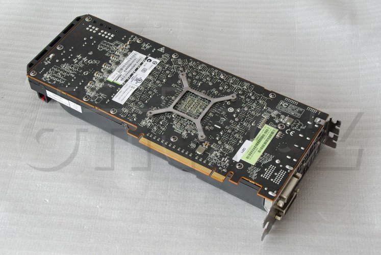 Sapphire Radeon R9 290__IGP3984_back