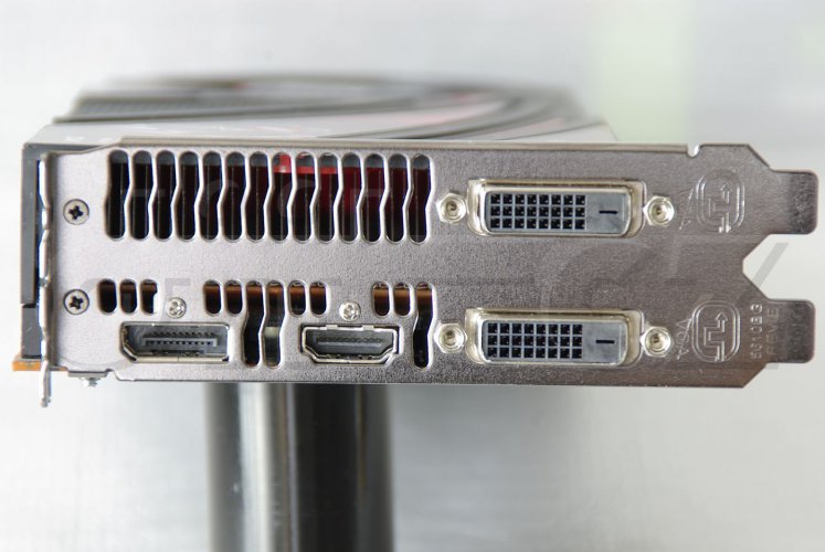 Sapphire Radeon R9 290__IGP3985_zaslepka