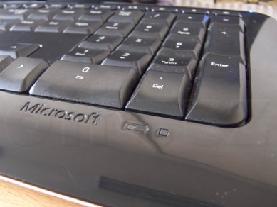 05 Ms Wireless Keyboard 800 Detail Indikatoru Baterii