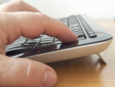 19 Ms Wireless Keyboard 800 Stisknuti Bezne Klavesy Pohled Z Boku