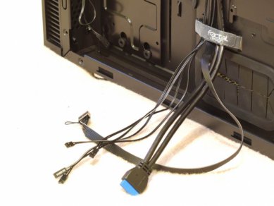 Fractal Design Define S Dsc 2744 Kabely Konektory