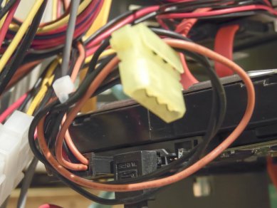 Pripajeny Napajeci Kabel K Napajecimu Sata Konektoru
