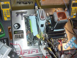 GeForce 9800 GX2 + nForce 790i SLI s LN2