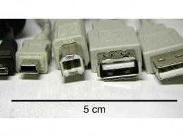 Konektory Micro USB (vlevo) a Mini USB (vpravo)