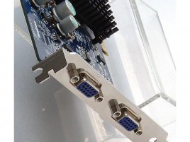 Matrox Millenium P650 s D-Sub konektory