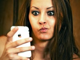 uživatel iPhone (hotgirlswithiphones.com)