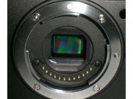 Nikon X810 mirrorless, bajonet a snímač