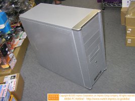 Průhledná kovová děravá PC skříň