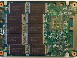 Intel SSD X25-M - flash čipy uvnitř