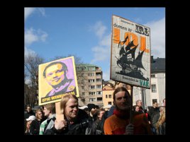 Transparenty na protest proti rozsudku nad The Pirate Bay