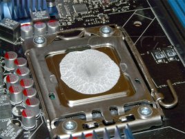 Intel Core i7 980X - otisk teplovodivé pasty po chladiči DBX-B