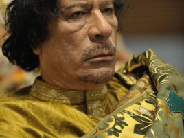 Muammar Kaddáfí (zdroj: http://cs.wikipedia.org/wiki/Soubor:Muammar_al-Gaddafi_at_the_AU_summit.jpg)