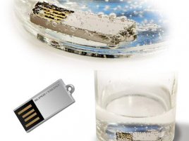 Super Talent Pico Mini USB flash 32GB ve vodě