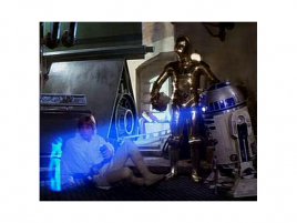 R2D2 vysílá vzkaz princezny Luku Skywalkerovi