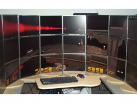 Quake 3 na 24 LCD monitorech