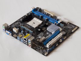 ASRock A75M-HVS (z úhlu)