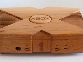 Dřevěný Xbox (zdroj: http://www.benwinfield.com/p/xbox.html)
