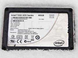 Intel SSD 320 Series 40GB ve sněhu